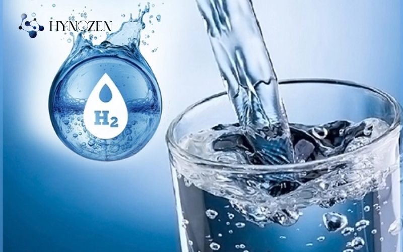 Không nên uống nước hydro có màu lạ